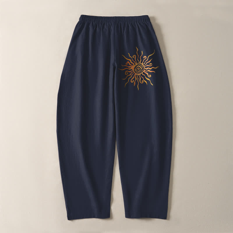 Buddha Stones Pantaloni da uomo affusolati in puro cotone con motivo a spirale "Sole Dorato" e coulisse, con tasche. - image 10