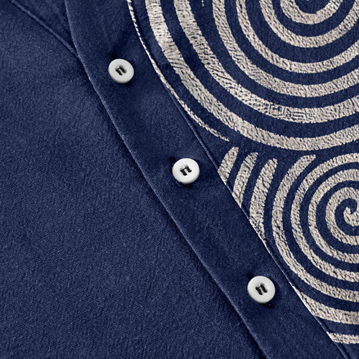 Buddha Stones Camicia da uomo a maniche corte con mezzo bottone e motivo a spirale in cotone. - image 3