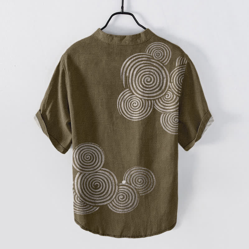 Buddha Stones Camicia da uomo a maniche corte con mezzo bottone e motivo a spirale in cotone. - image 8