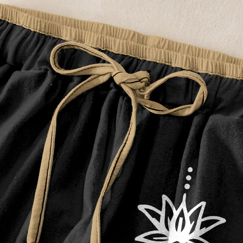 Buddha Stones Pantaloni da donna in puro cotone con elastico in vita e tasche, con motivo spirituale Om Lotus e scritta "Spiritual Om". - image 1