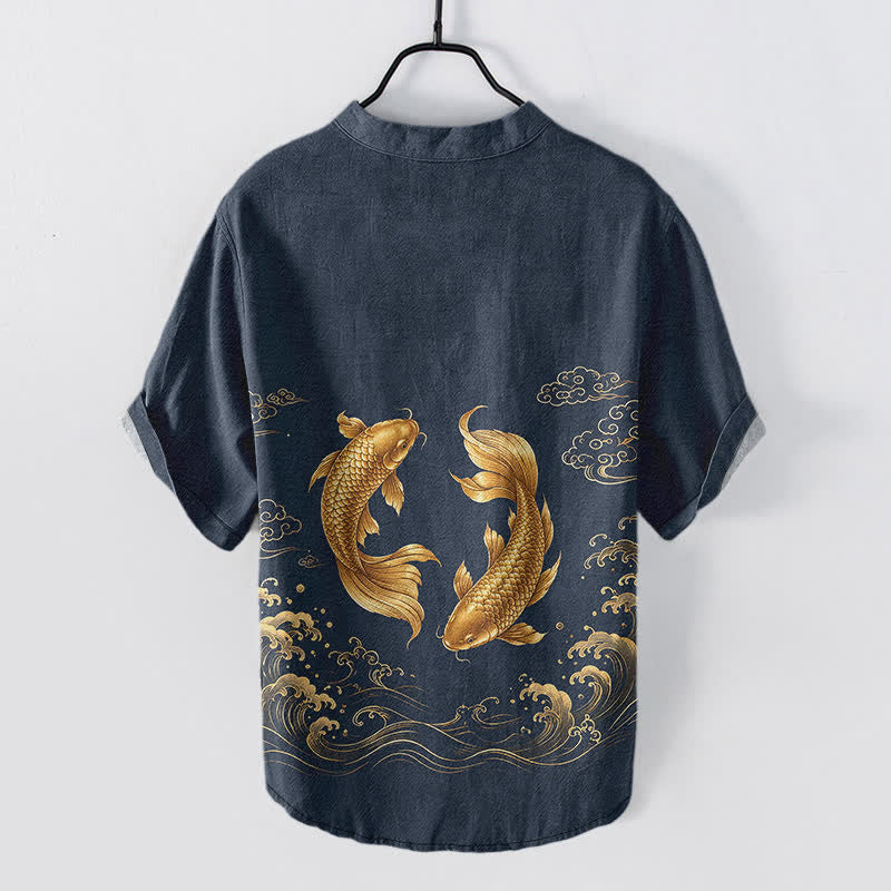 Buddha Stones Camicia da uomo a maniche corte con mezza abbottonatura, in cotone, con motivo di carpe koi dorate. - image 1