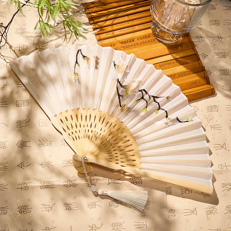 Buddha Stones Elegante ventaglio pieghevole in bambù con motivo floreale di magnolia beige, 21 cm. - image 1
