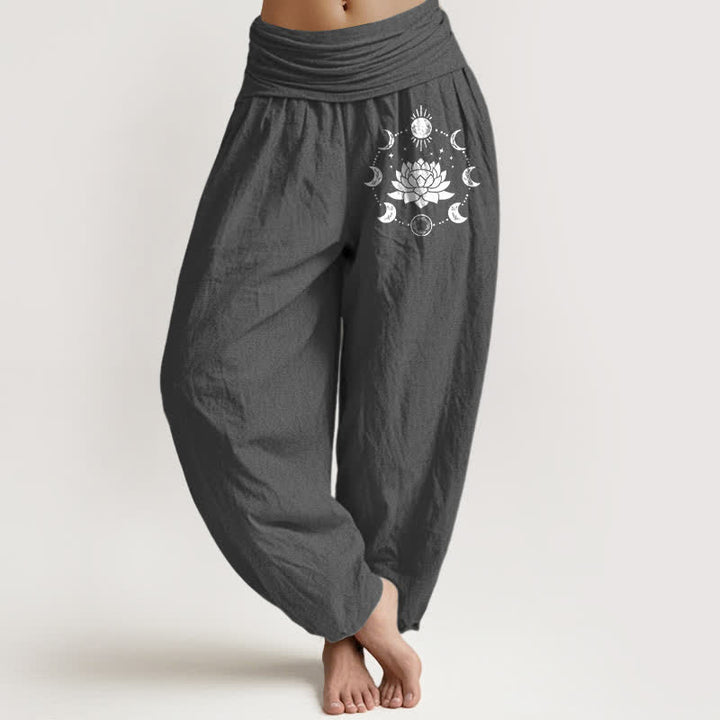 Buddha Stones Pantaloni harem da donna in puro cotone con motivo a loto e fasi lunari, con elastico in vita. - Grigio tenue - US16, UK/AU20, EU48 (3XL) - image 0