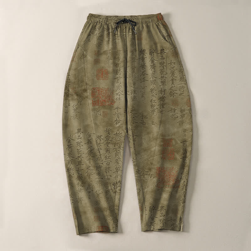 Buddha Stones Pantaloni da uomo affusolati in puro cotone con coulisse e tasche, motivo a sigillo con calligrafia vintage. - image 2