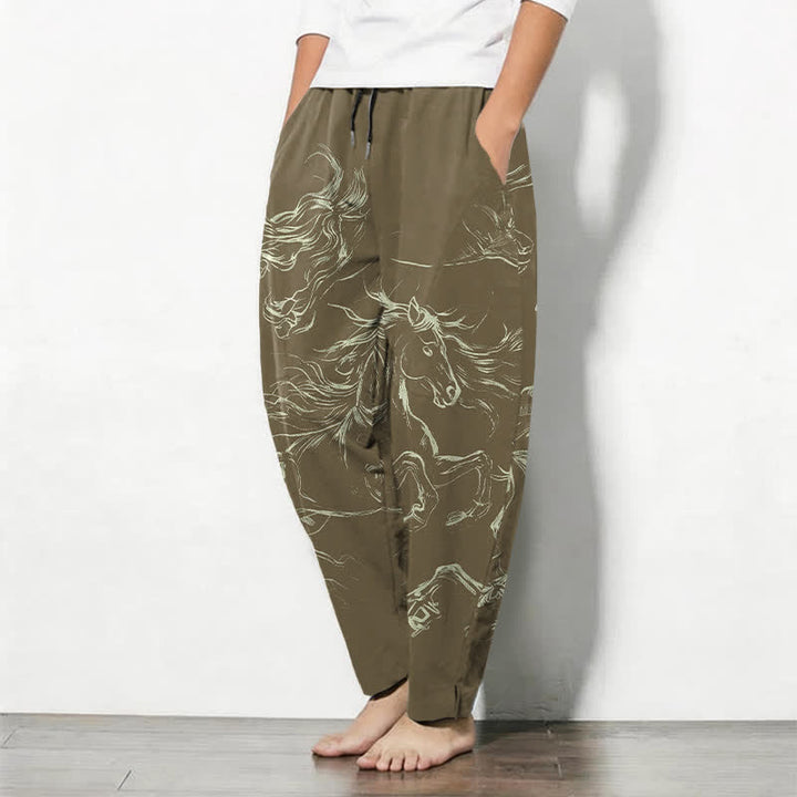 Buddha Stones Pantaloni da uomo affusolati con coulisse e tasche, in puro cotone, con motivo a cavalli al galoppo. - image 12