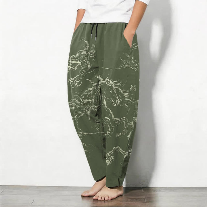 Buddha Stones Pantaloni da uomo affusolati con coulisse e tasche, in puro cotone, con motivo a cavalli al galoppo. - image 8
