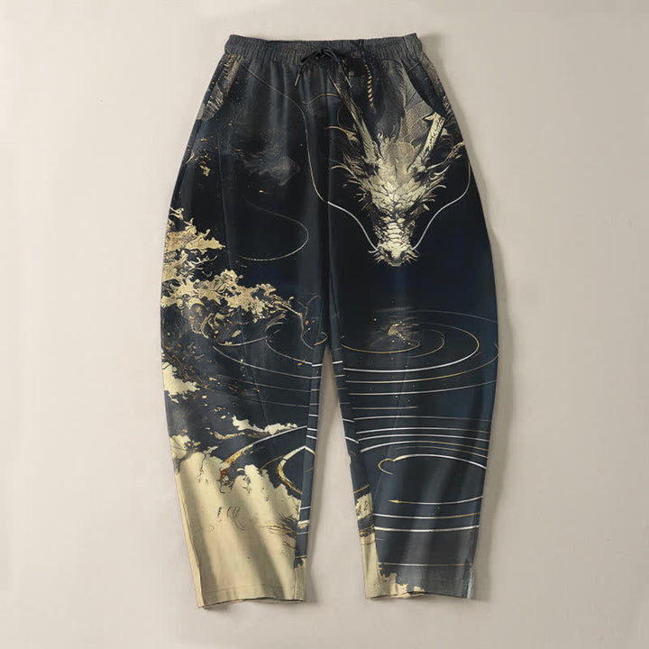 Buddha Stones Pantaloni da uomo affusolati in puro cotone con motivo a onde di drago dorato e coulisse, con tasche. - image 9