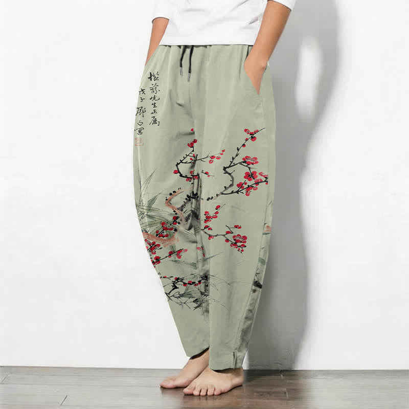 Buddha Stones Pantaloni da uomo affusolati con coulisse e tasche, in puro cotone, con stampa a fiori di prugno. - image 8