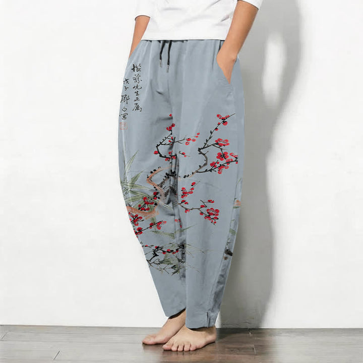 Buddha Stones Pantaloni da uomo affusolati con coulisse e tasche, in puro cotone, con stampa a fiori di prugno. - image 12