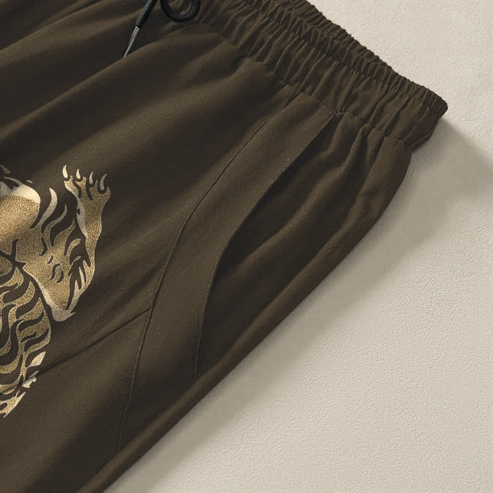 Buddha Stones Pantaloni da uomo affusolati in puro cotone con motivo tigre dorata e coulisse, con tasche. - image 4