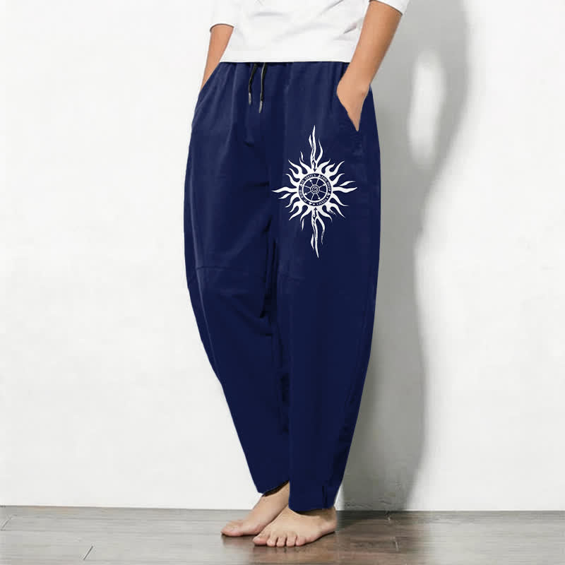 Buddha Stones Pantaloni da uomo affusolati in puro cotone con motivo tribale a sole e coulisse, con tasche. - image 8