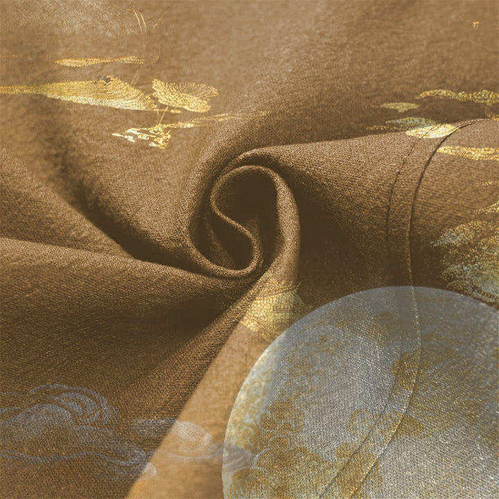 Buddha Stones Kimono da uomo in cotone con motivo paesaggio montano e luna dorata, aperto sul davanti. - image 5