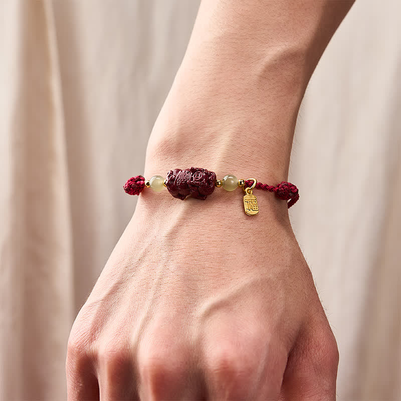Braccialetto portafortuna con filo rosso e cinabro naturale Buddha Stones Pi Xiu Hetian in giada. - image 4
