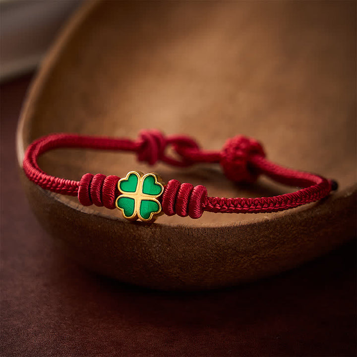 Buddha Stones Braccialetto portafortuna a forma di cuore con corda rossa intrecciata a mano e quadrifoglio verde. - image 12