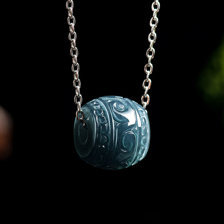 Buddha Stones Collana con ciondolo a barilotto Harmony inciso in giada e catena in acciaio al titanio - image 2