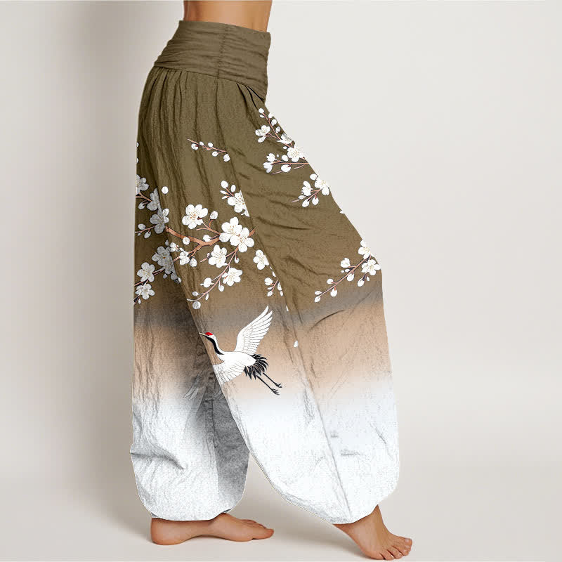 Buddha Stones Pantaloni harem da donna in cotone bianco con motivo a fiori di pruno e stampa gru, con elastico in vita. - image 9
