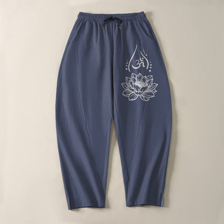 Buddha Stones Pantaloni da uomo affusolati con coulisse e tasche, in puro cotone, con motivo a loto sacro Om e stampa Om. - image 2