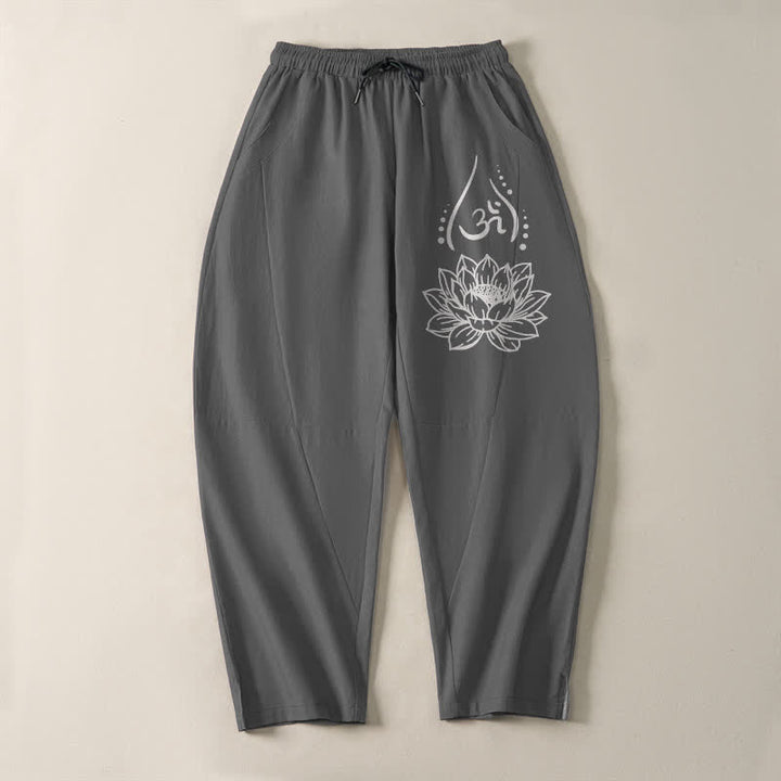 Buddha Stones Pantaloni da uomo affusolati con coulisse e tasche, in puro cotone, con motivo a loto sacro Om e stampa Om. - image 9