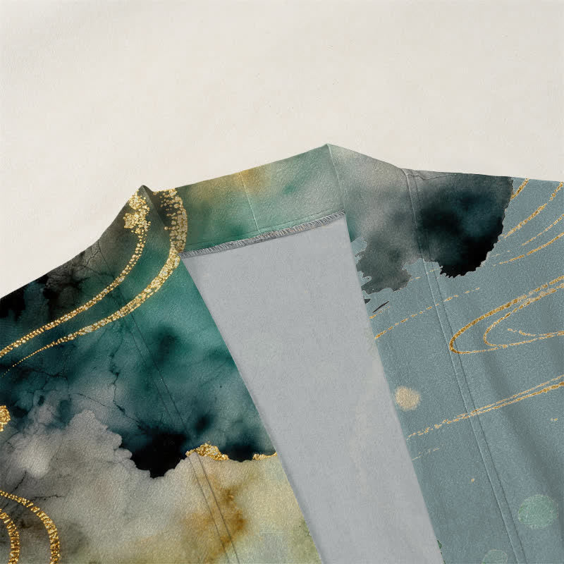 Buddha Stones Kimono da uomo in cotone con stampa a nuvole e motivo a inchiostro di loto e carpa koi, aperto sul davanti. - image 3