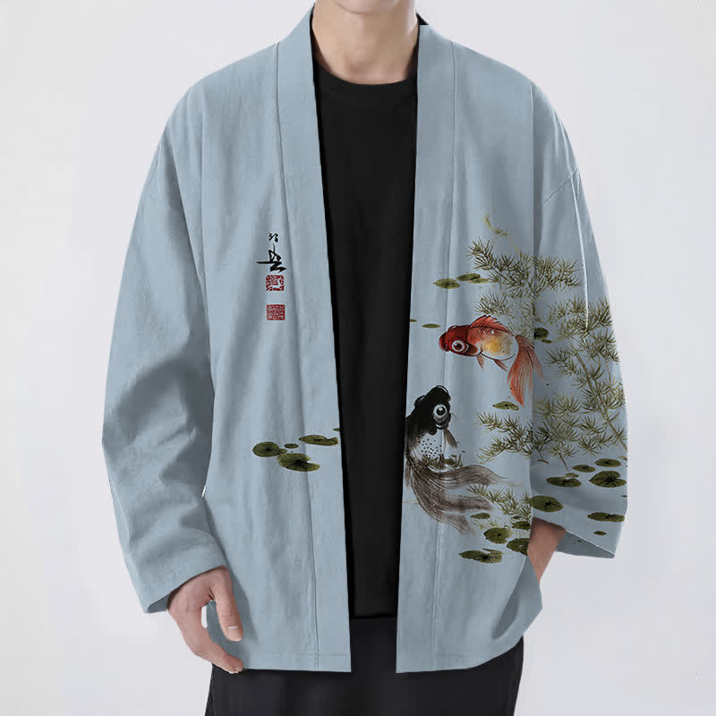 Buddha Stones Kimono da uomo in cotone con stampa a inchiostro di loto e motivo koi koi, aperto sul davanti. - Blu acciaio chiaro - US/UK/AU48, EU58 (4XL) - image 6