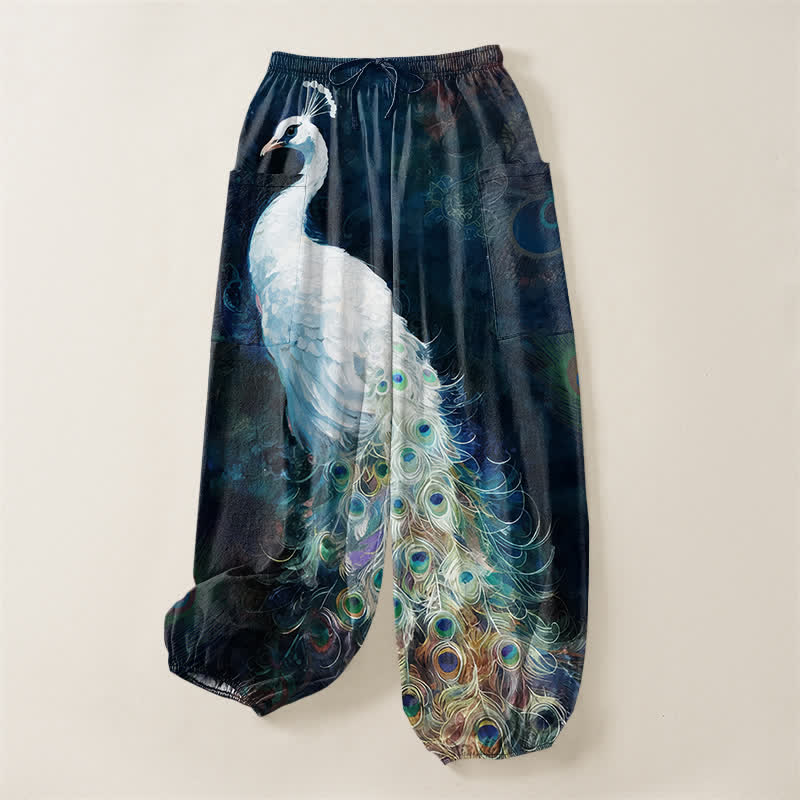 Buddha Stones Pantaloni harem da donna in cotone bianco con motivo a piume di pavone e vita elasticizzata, con tasche laterali. - image 3