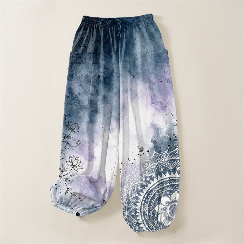Buddha Stones Pantaloni harem da donna in cotone con stampa mandala sfumata effetto acquerello e motivo loto, vita elasticizzata e tasche laterali. - image 3