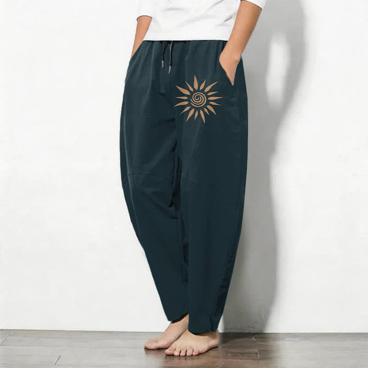Buddha Stones Pantaloni da uomo affusolati in puro cotone con motivo a spirale e coulisse, con tasche. - image 8