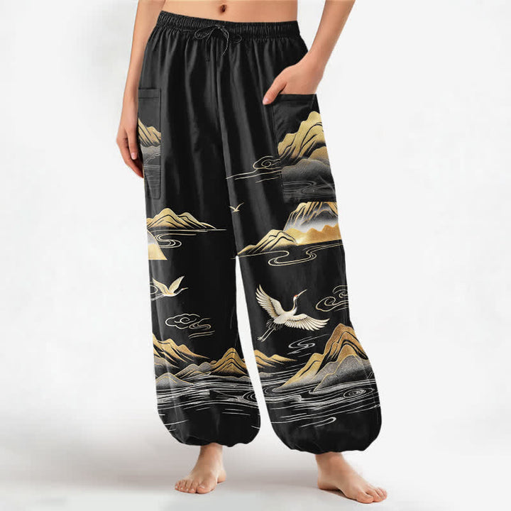 Buddha Stones Pantaloni harem da donna in cotone con elastico in vita e motivo a gru, con stampa paesaggistica serena, e tasche laterali. - Nero - US16, UK/AU20, EU48 (3XL) - image 0