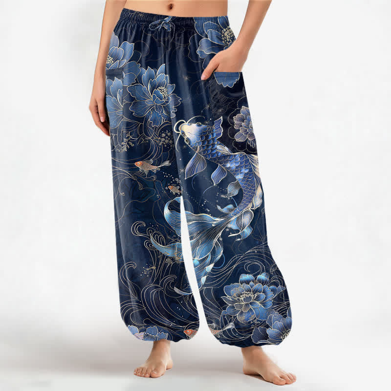 Buddha Stones Pantaloni harem da donna in cotone con elastico in vita e motivo artistico di carpe koi e peonie, con tasche laterali. - Marina - US16, UK/AU20, EU48 (3XL) - image 0