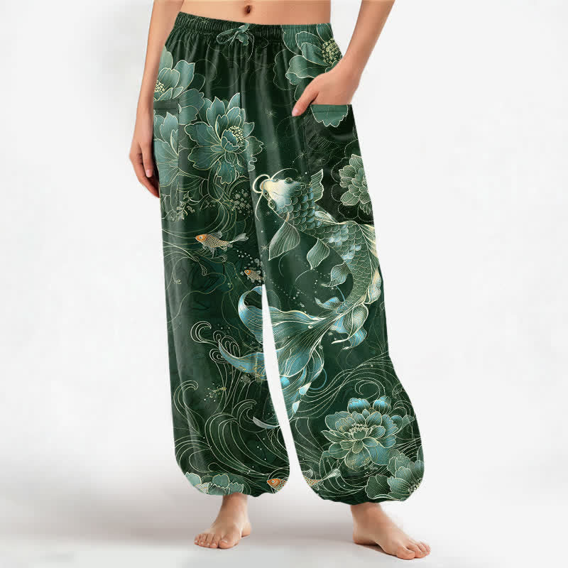 Buddha Stones Pantaloni harem da donna in cotone con elastico in vita e motivo artistico di carpe koi e peonie, con tasche laterali. - Verde studentesco - US16, UK/AU20, EU48 (3XL) - image 7