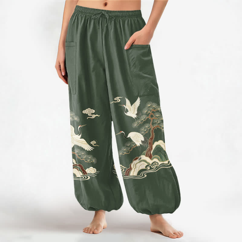 Buddha Stones Pantaloni harem da donna in cotone con motivo a gru e pino orientale, vita elasticizzata e tasche laterali. - Verde oliva scuro - US16, UK/AU20, EU48 (3XL) - image 7
