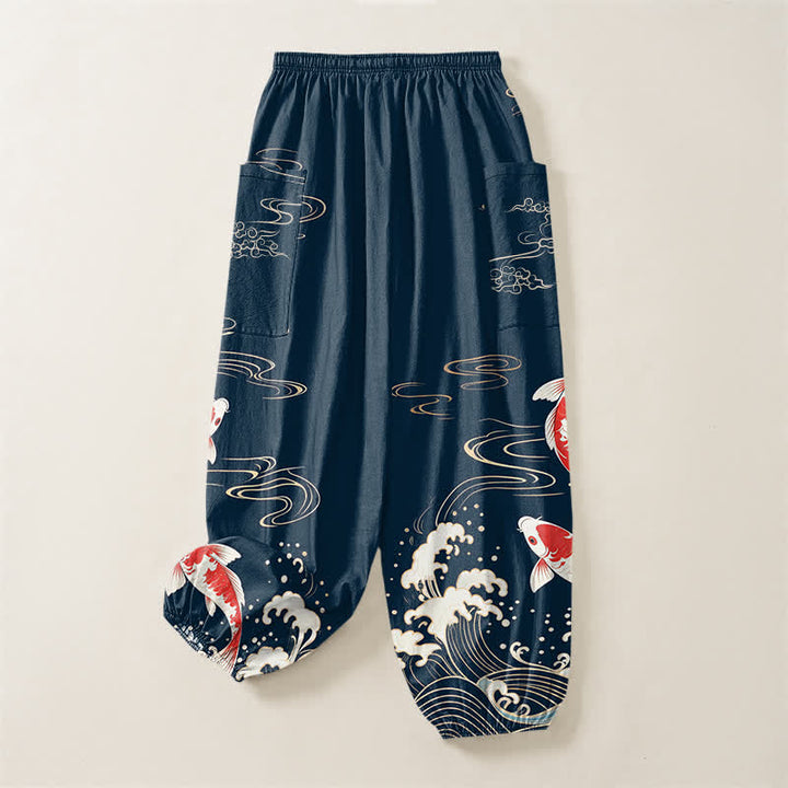 Buddha Stones Pantaloni harem da donna in cotone con elastico in vita e motivo onde marine e carpe koi, con tasche laterali. - image 4