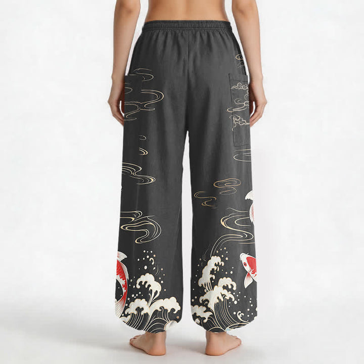 Buddha Stones Pantaloni harem da donna in cotone con elastico in vita e motivo onde marine e carpe koi, con tasche laterali. - image 9
