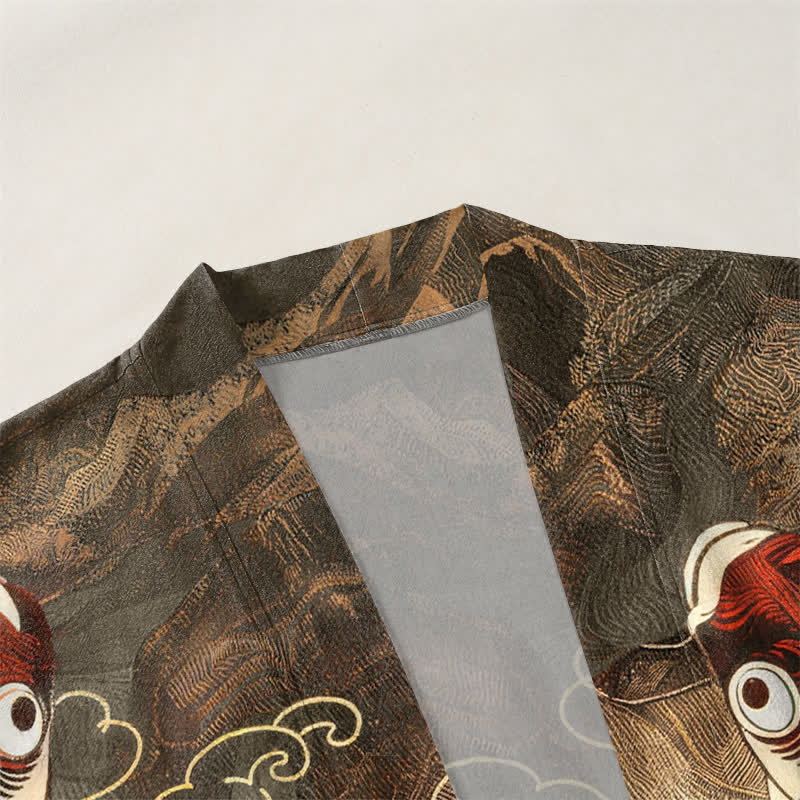 Buddha Stones Kimono da uomo in cotone rosso con motivo a carpe koi e onde dorate, aperto sul davanti. - image 3