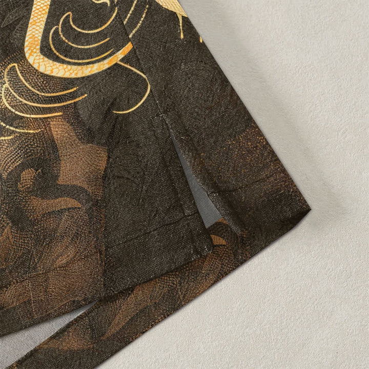 Buddha Stones Kimono da uomo in cotone rosso con motivo a carpe koi e onde dorate, aperto sul davanti. - image 4