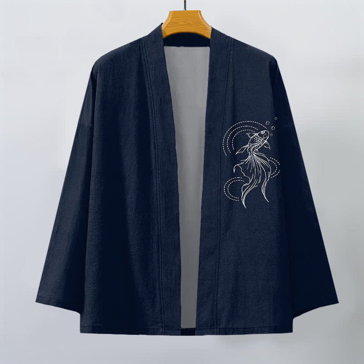 Buddha Stones Kimono da uomo in cotone bianco con motivo a onde e pesci koi, aperto sul davanti. - image 1