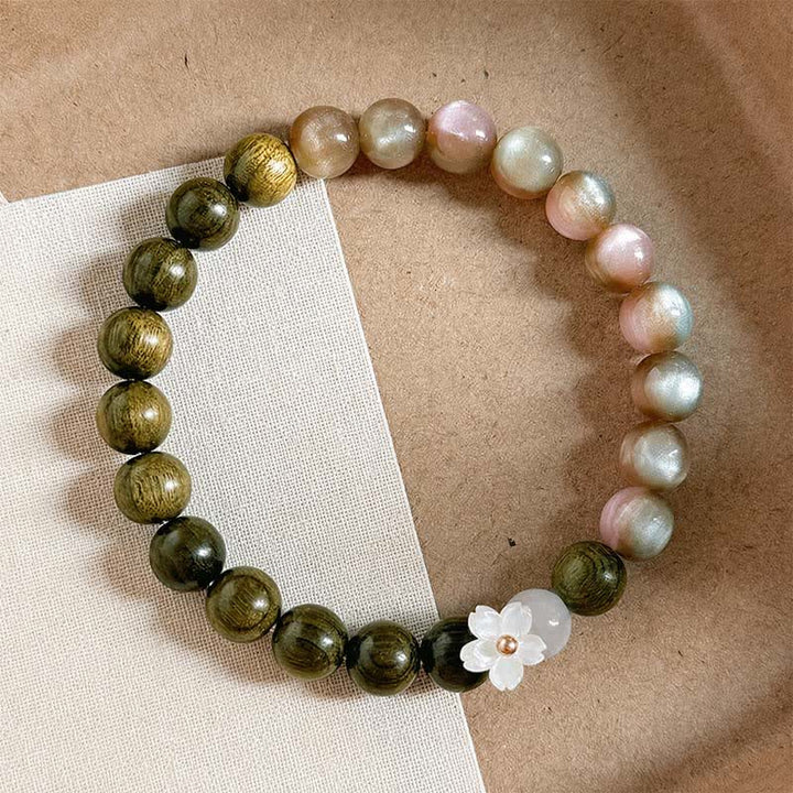 Buddha Stones Bracciale Serenity con ciondolo a forma di fiore occhio di gatto in legno di sandalo verde. - image 2