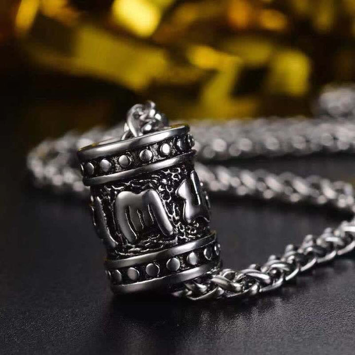 Buddha Stones Collana cilindrica in acciaio al titanio con rilievo Om Mani Padme Hum, simbolo di protezione e saggezza. - image 3