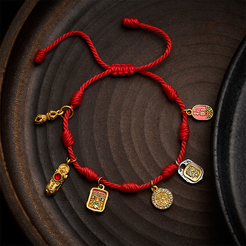 Buddha Stones Braccialetto portafortuna Zakiram con sette nodi rossi, fatto a mano, con carattere Fu Pixiu Vajra, simbolo di fortuna e benedizioni. - Rosso (Circonferenza del polso: 5,9–7,5 pollici / 15–19 cm) - image 0