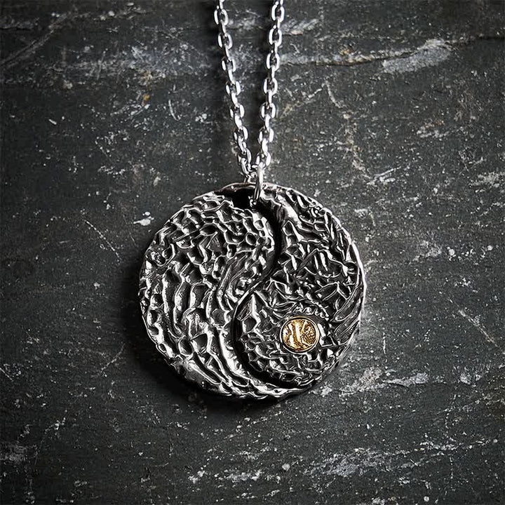Buddha Stones Collana con ciondolo rotondo in rame con simbolo Yin Yang e bilancia incisa. - image 3