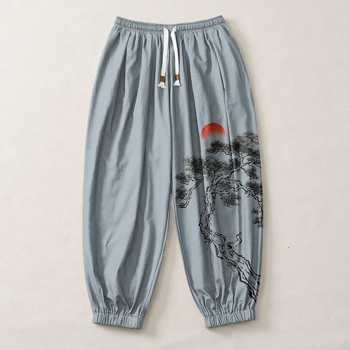Buddha Stones Pantaloni harem da uomo in puro cotone con coulisse e tasche, fantasia a inchiostro di pini e sole. - image 7