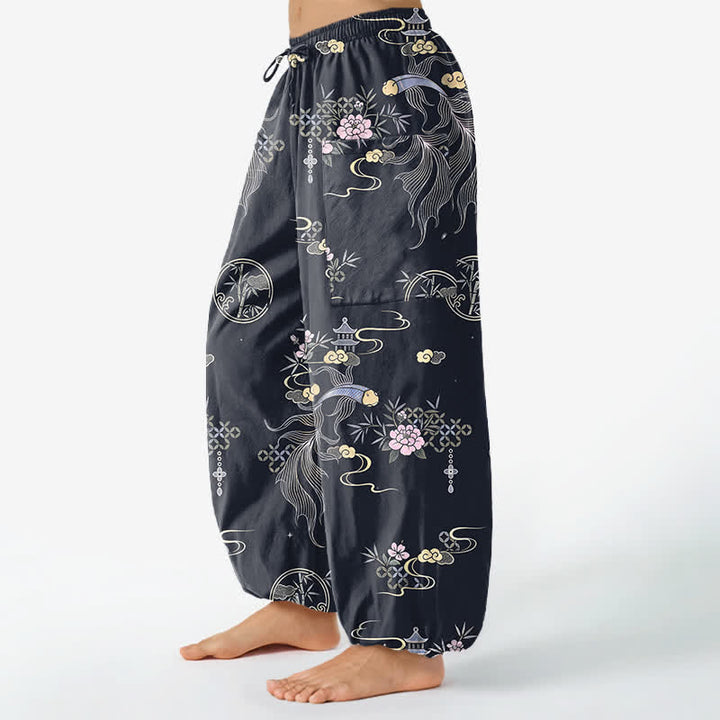 Buddha Stones Pantaloni harem da donna in cotone con elastico in vita e motivo a pesci koi e nuvole di bambù, con tasche laterali. - image 1