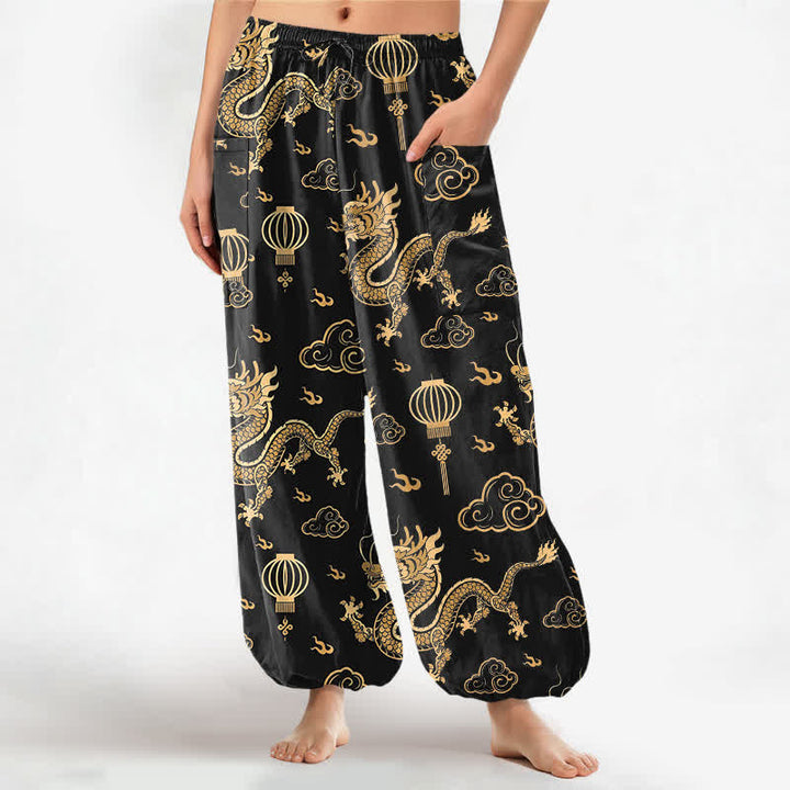 Buddha Stones Pantaloni harem da donna in cotone con elastico in vita e motivo a lanterna con drago dorato, con tasche laterali. - Nero - US16, UK/AU20, EU48 (3XL) - image 0