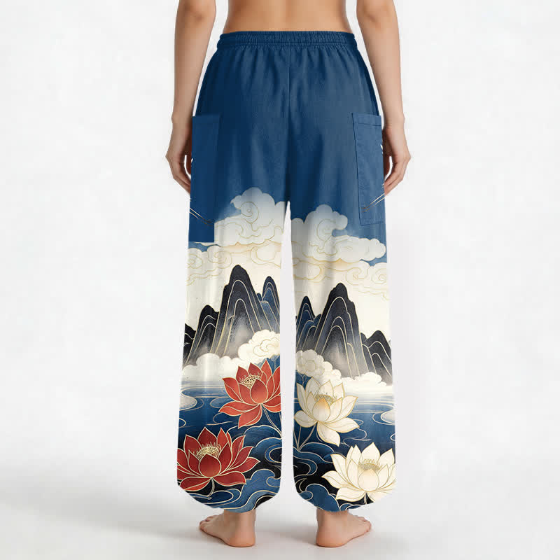Buddha Stones Pantaloni harem da donna in cotone con elastico in vita e motivo paesaggio orientale con gru di loto, con tasche laterali. - image 2