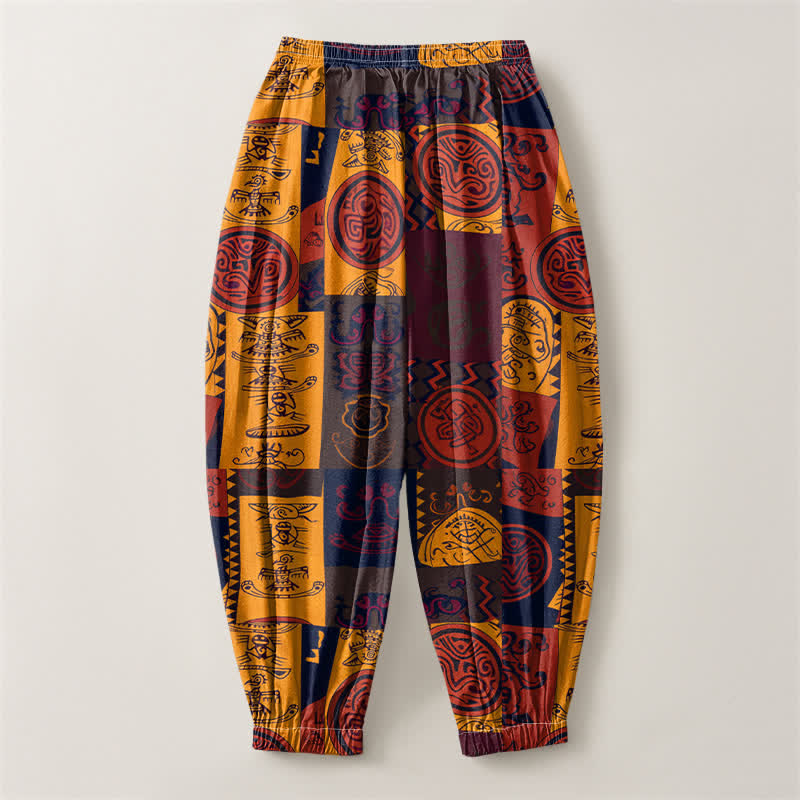 Buddha Stones Pantaloni harem da uomo in puro cotone con coulisse e tasche, decorati con motivo patchwork a medaglioni tribali. - image 2