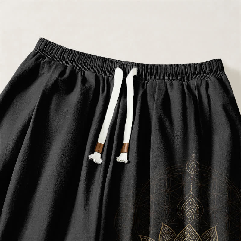 Buddha Stones Pantaloni harem da uomo in puro cotone con coulisse e tasche, motivo geometrico mandala a loto dorato. - image 3