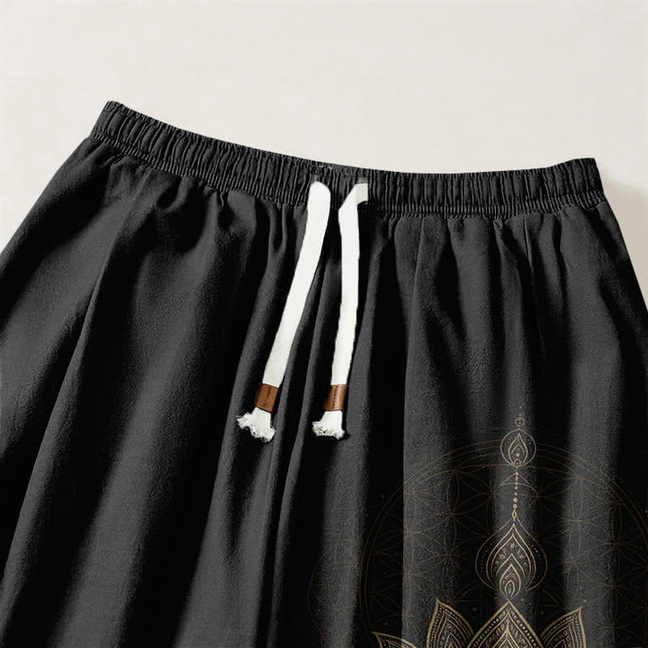 Buddha Stones Pantaloni harem da uomo in puro cotone con coulisse e tasche, motivo geometrico mandala a loto dorato. - image 3