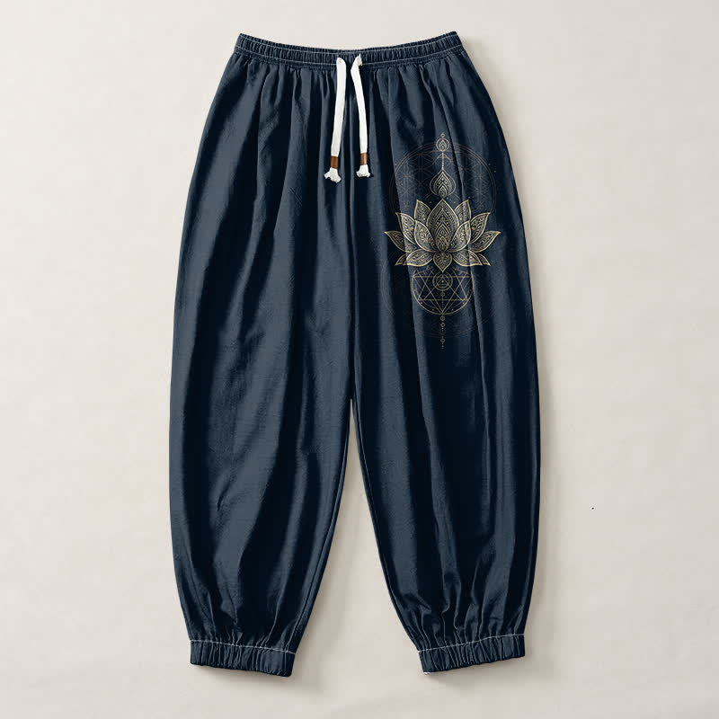 Buddha Stones Pantaloni harem da uomo in puro cotone con coulisse e tasche, motivo geometrico mandala a loto dorato. - image 7