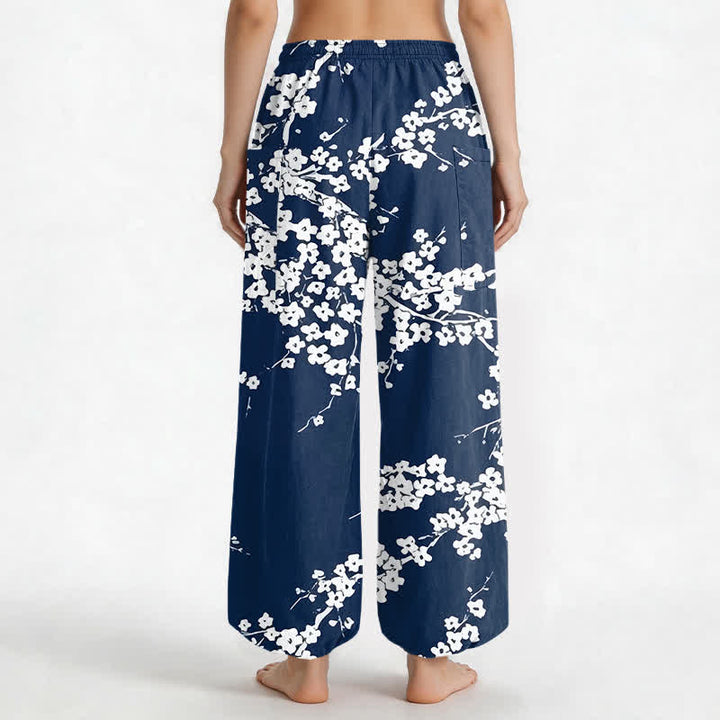 Buddha Stones Pantaloni harem da donna in cotone bianco con motivo a fiori di pruno, vita elasticizzata e tasche laterali. - image 2