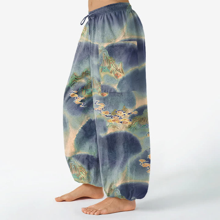 Buddha Stones Pantaloni harem da donna in cotone con elastico in vita e motivo paesaggistico nebbioso, con tasche laterali. - image 8